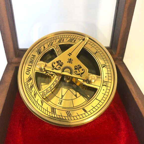 Christmas Sundial and Compass with Engraved Christmas Quote - Picture 2 of 12